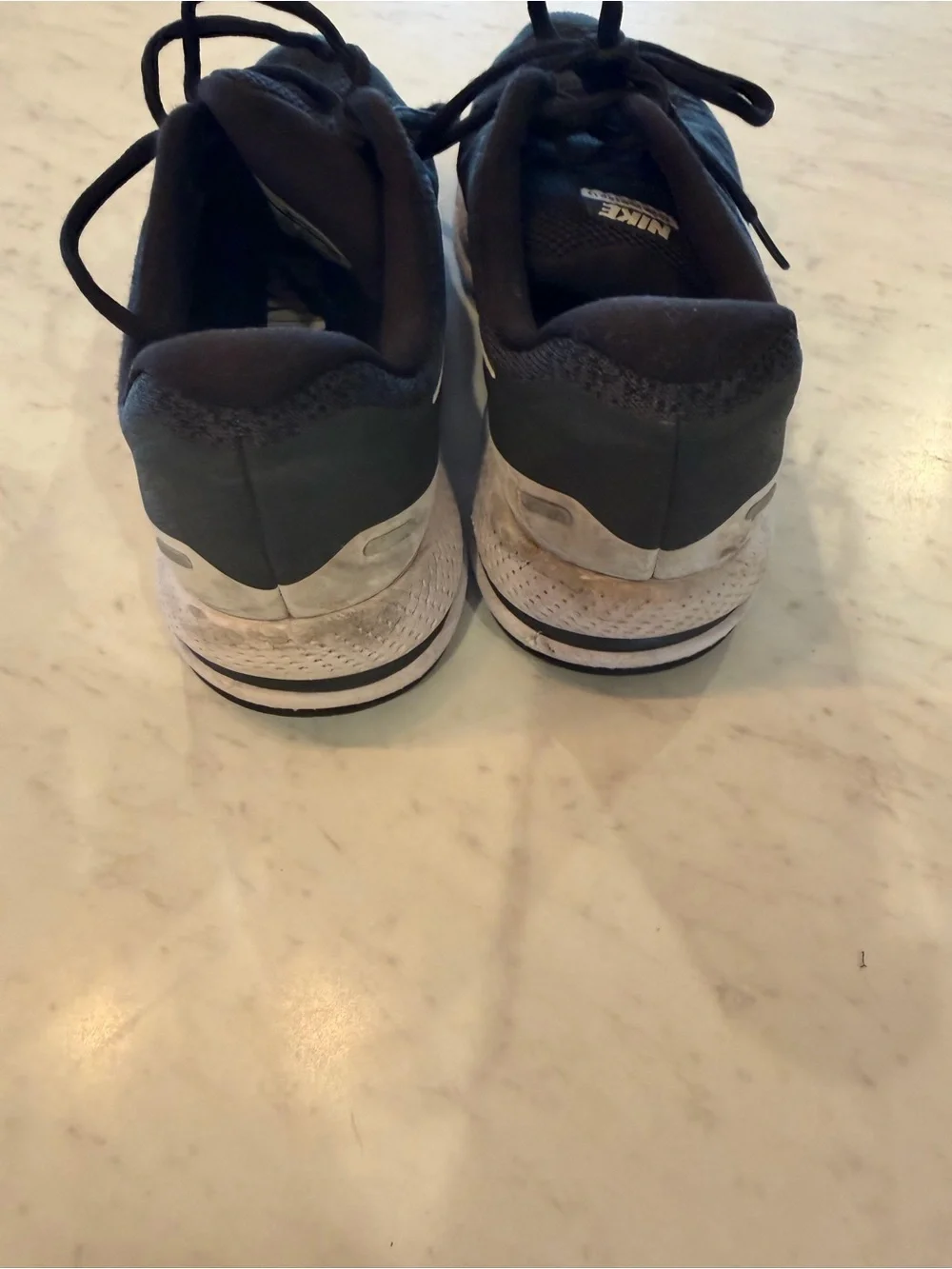 Nike Vomero 13 Black and White Running Shoes, Women’s size 8.